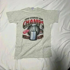 Vintage‎ 1997 Stanley Cup Champs Detroit Red Wings T-Shirt